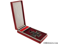 Iron Cross 2Nd Class 1939 In Red Case Of Issue