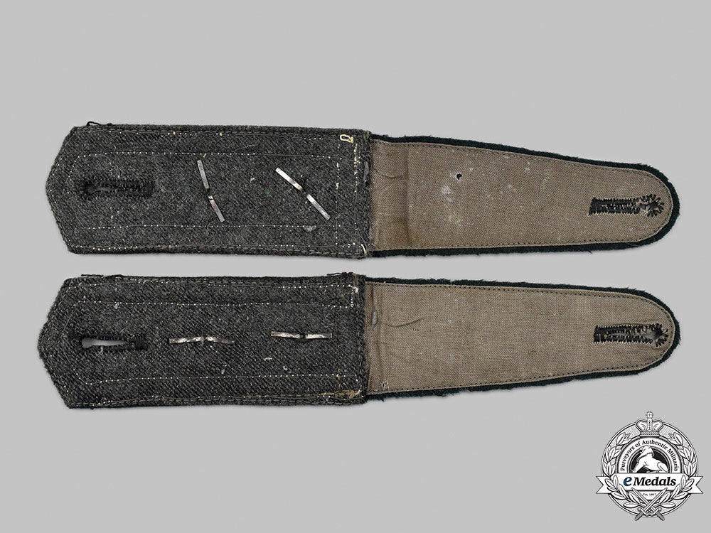 germany,_heer._a_mixed_lot_of_uniform_insignia_66_m21_mnc6653_1_1