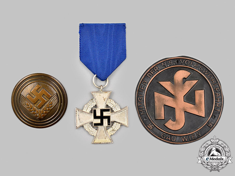 germany,_third_reich._a_mixed_lot_of_decorations_and_insignia_67_m21_mnc6182_1