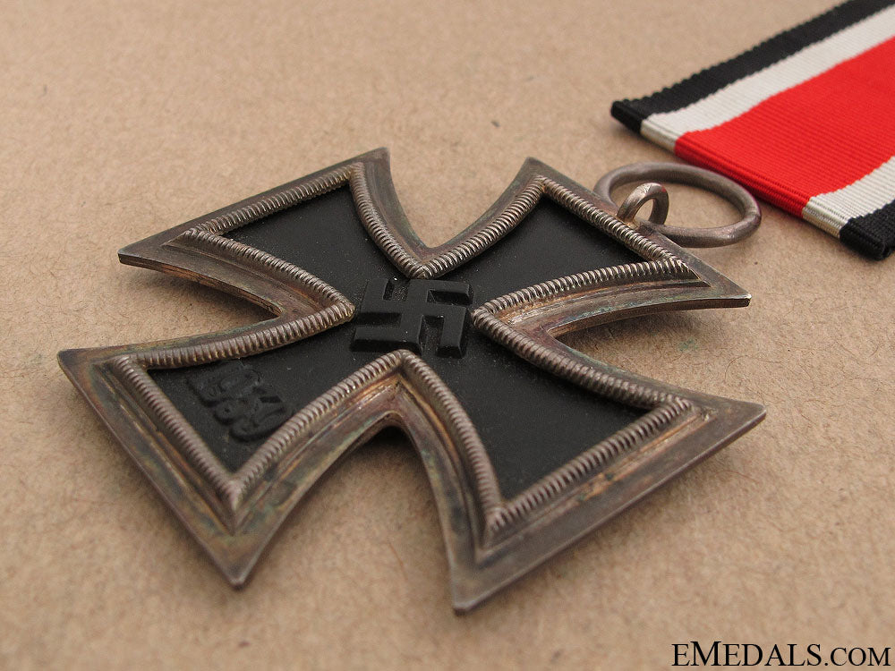 iron_cross2_nd_class1939_in_red_case_of_issue_68.jpg51e15e5e10f30
