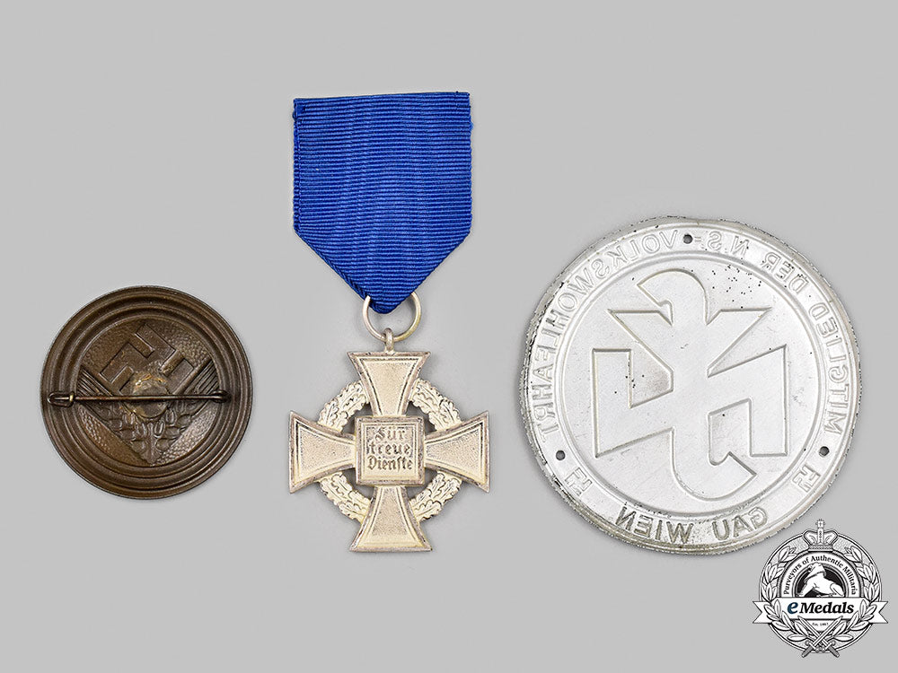 germany,_third_reich._a_mixed_lot_of_decorations_and_insignia_68_m21_mnc6185_1