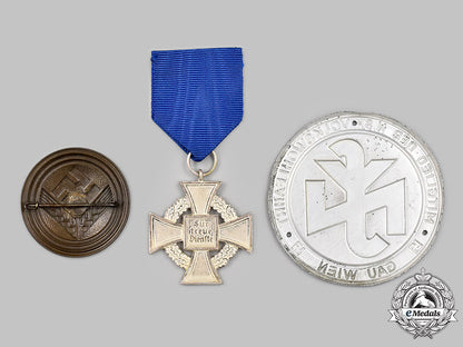 germany,_third_reich._a_mixed_lot_of_decorations_and_insignia_68_m21_mnc6185_1
