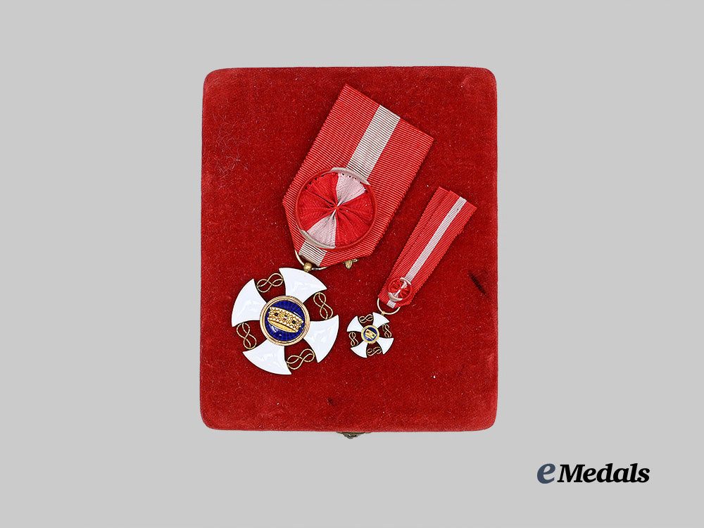 italy,_kingdom._an_order_of_the_crown_of_italy,_officer’s_cross,_in_gold_e_medals__m0625-105_4