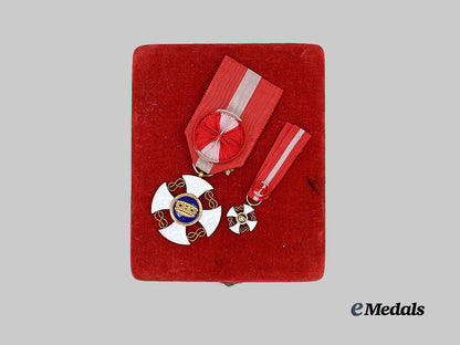 italy,_kingdom._an_order_of_the_crown_of_italy,_officer’s_cross,_in_gold_e_medals__m0625-105_4