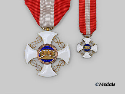 italy,_kingdom._an_order_of_the_crown_of_italy,_knight_cross,_in_gold,_by_cravanzola_e_medals__m0625-99_7