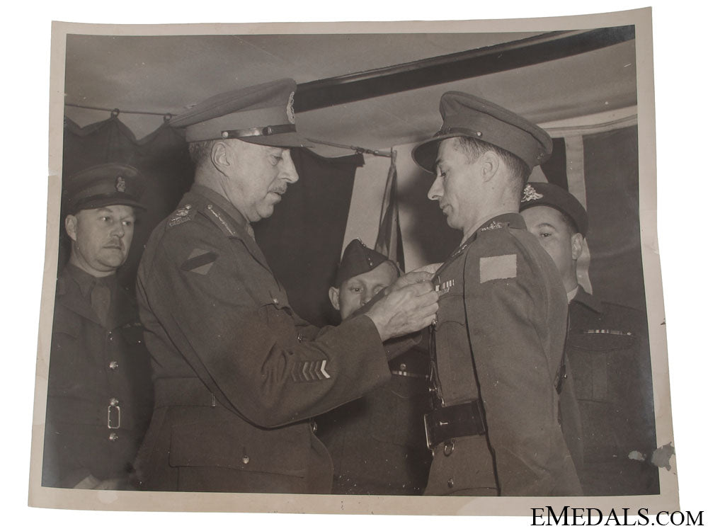 wwii_general_h.d.g._crerar_press_release_photos_6.jpg5127c08c81ef8