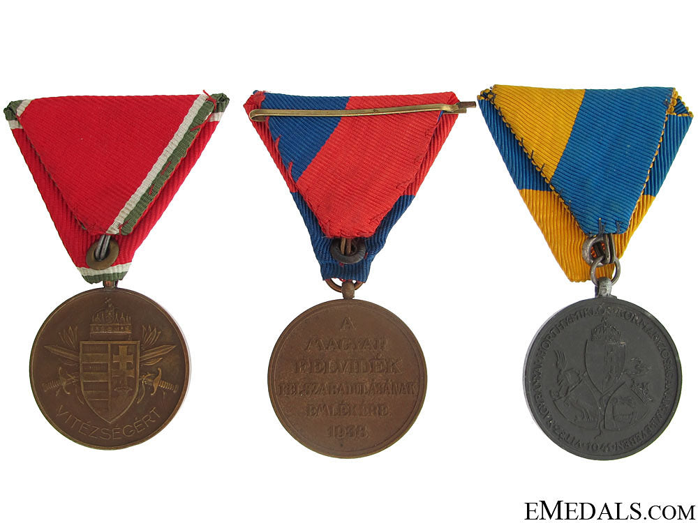 three_hungarian_medals_6.jpg51759e3bc6e3a