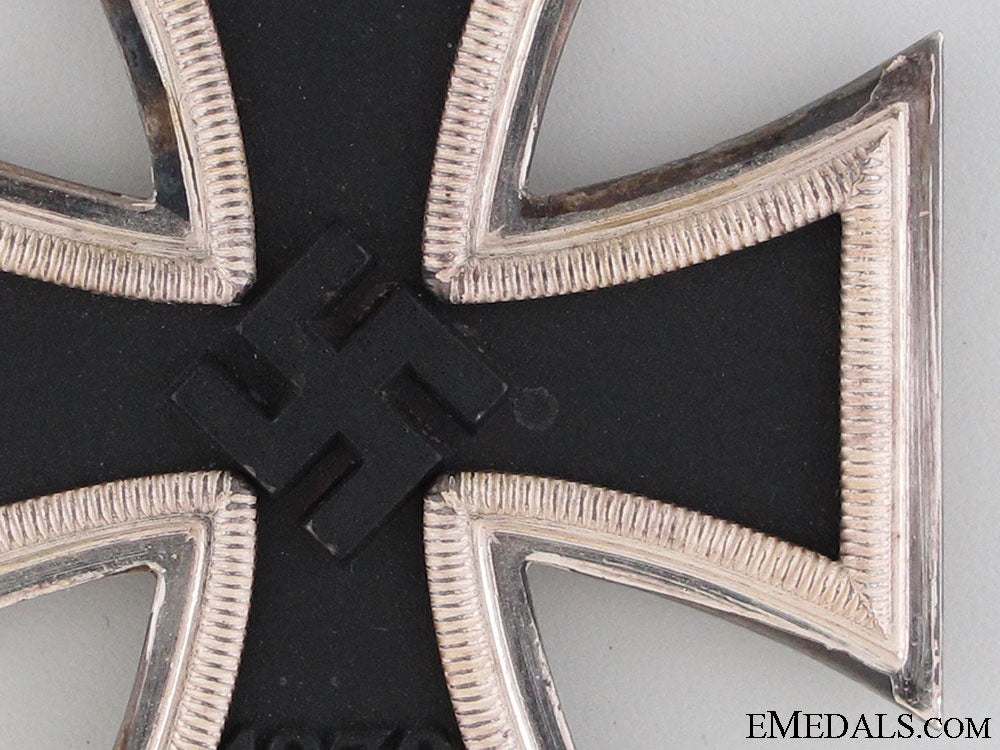 a_mint_knight's_cross_of_the_iron_cross_by_s&_l_6b.jpg52cee4ecce7e0