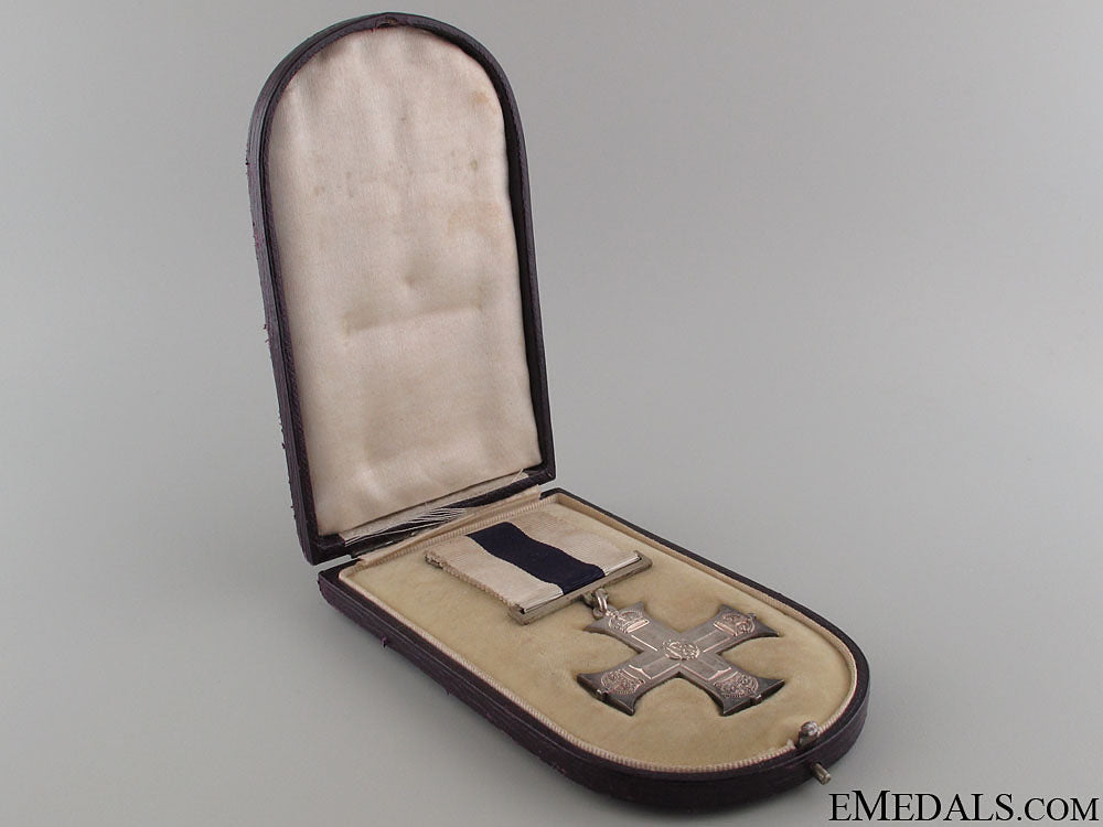 a_cased_wwi_issue_military_cross_72.jpg524ae9e0b09d8