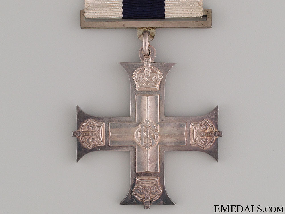 a_cased_wwi_issue_military_cross_74.jpg524ae9eb41ad5