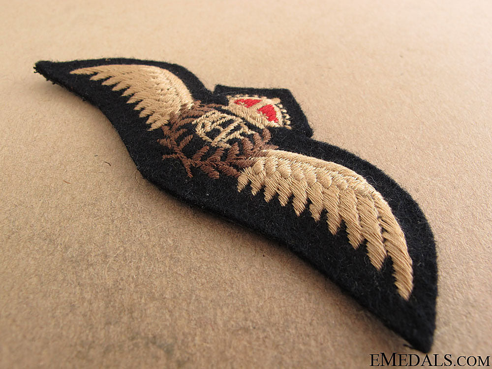 wwii_royal_canadian_air_force(_rcaf)_pilot's_wings_75.jpg513a346383178