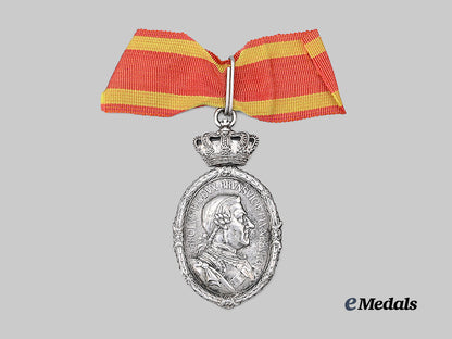 braunschweig,_duchy._a_decoration_for_art_and_science,_i_i_class_with_crown,_published_example_from_the_karsten_klingbeil_collection_e_medals__g62650_2