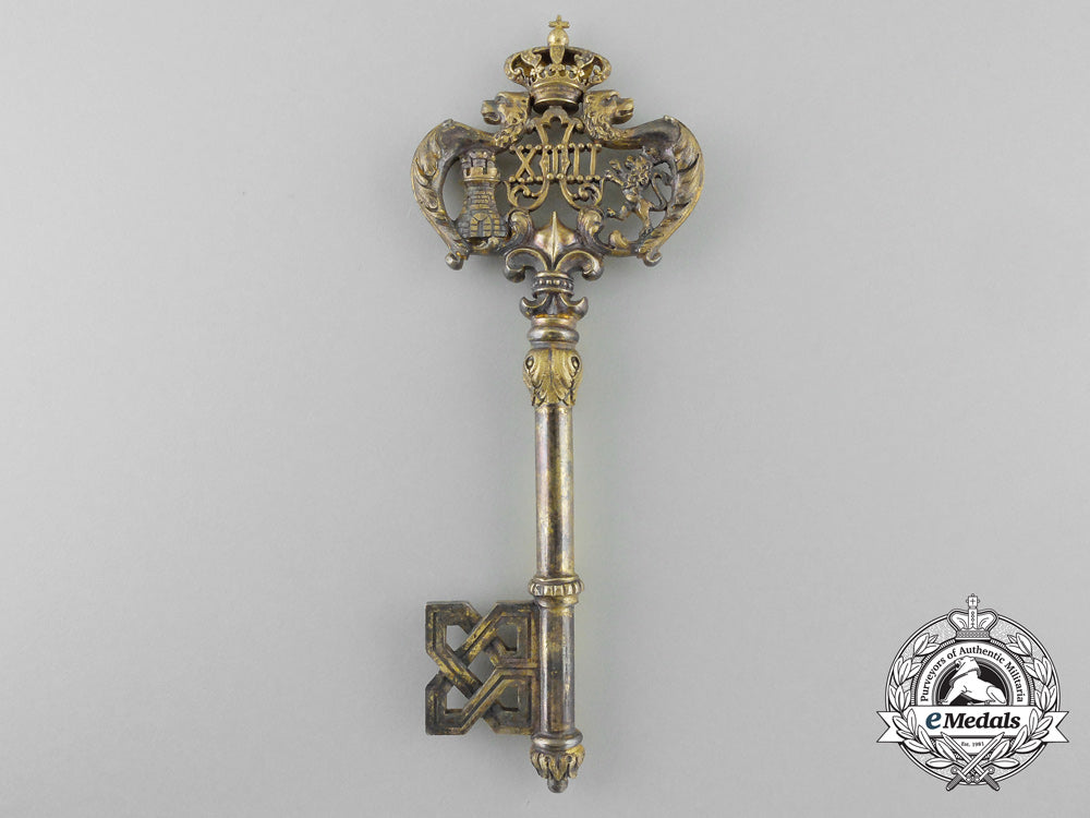 a_king_alfonso_xiii_court/_privy_chamber_key,_cased_7_1