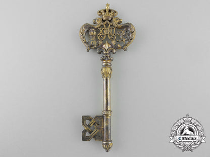 a_king_alfonso_xiii_court/_privy_chamber_key,_cased_7_1