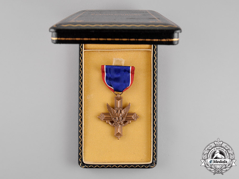 united_states._an_army_distinguished_service_cross_with_case_of_issue,_c.1950_7_4_3