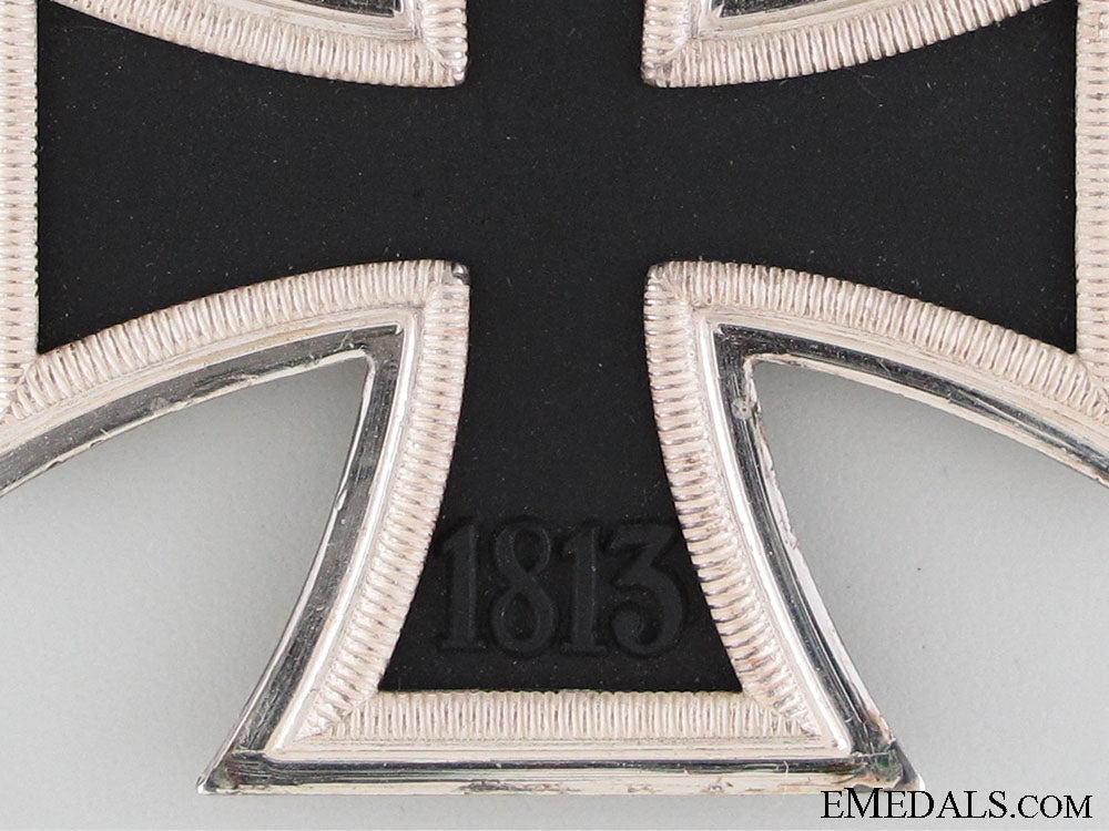 a_mint_knight's_cross_of_the_iron_cross_by_s&_l_7c.jpg52cee50c6ce8b