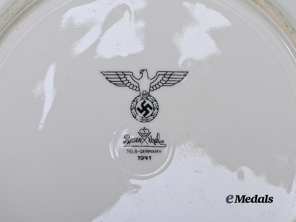 germany,_heer._a_pair_of_mess_hall_plates_e_medals__g62928_5