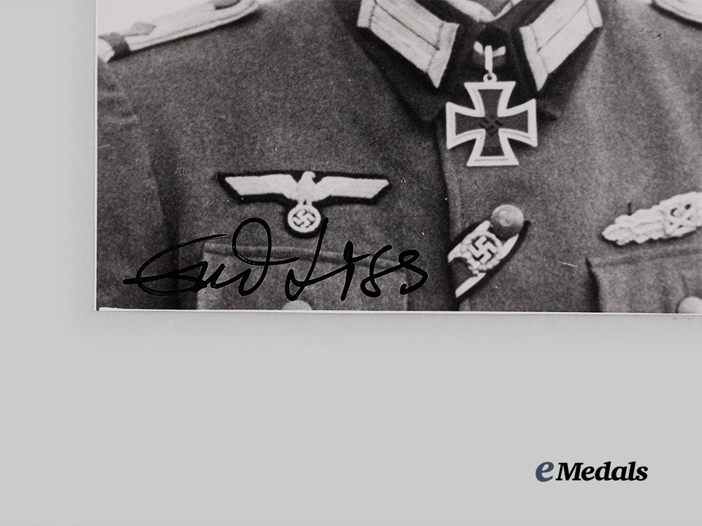 germany,_third_reich._a_lot_of_post-_war_signed_knight’s_cross_winner_photographs_e_medals__g62078_4