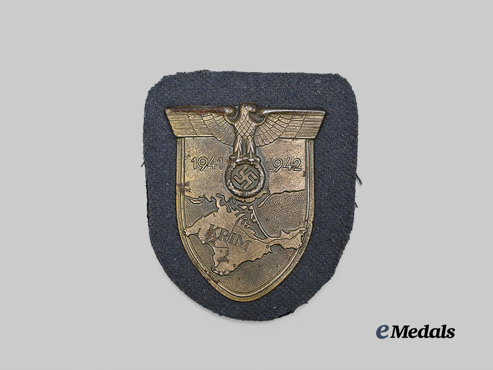 germany,_luftwaffe._a_krim_shield,_unknown_maker_variant,_refurbished_example_e_medals__g62635_2