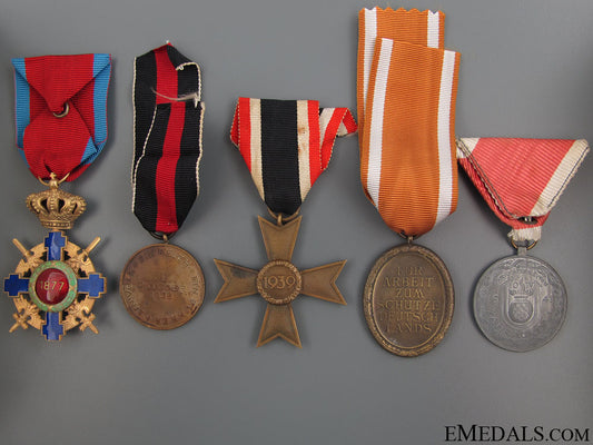 a_group_of_five_axis_awards_80.jpg52123f9b65e62
