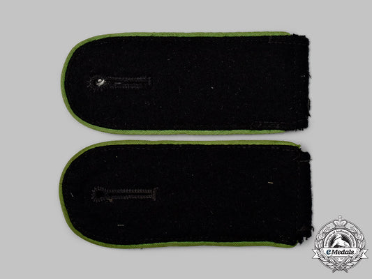germany,_ss._a_set_of_waffen-_ss_gebirgsjäger_mann_shoulder_straps_82_m21_mnc1580