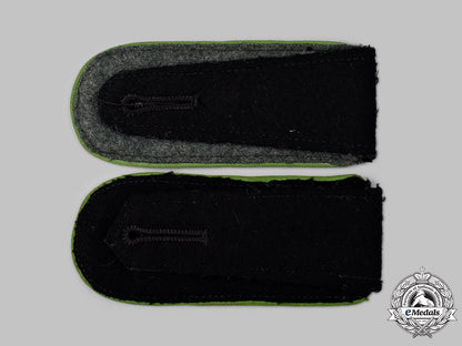 germany,_ss._a_set_of_waffen-_ss_gebirgsjäger_mann_shoulder_straps_83_m21_mnc1582