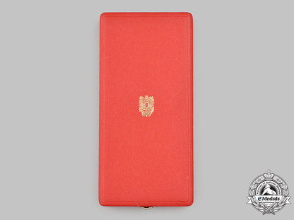 austria,_republic._an_honour_badge_for_merit_of_the_republic_of_austria,_v_class,_c.1955_83_m21_mnc3929_1