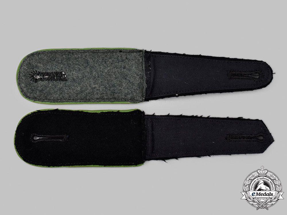 germany,_ss._a_set_of_waffen-_ss_gebirgsjäger_mann_shoulder_straps_84_m21_mnc1583