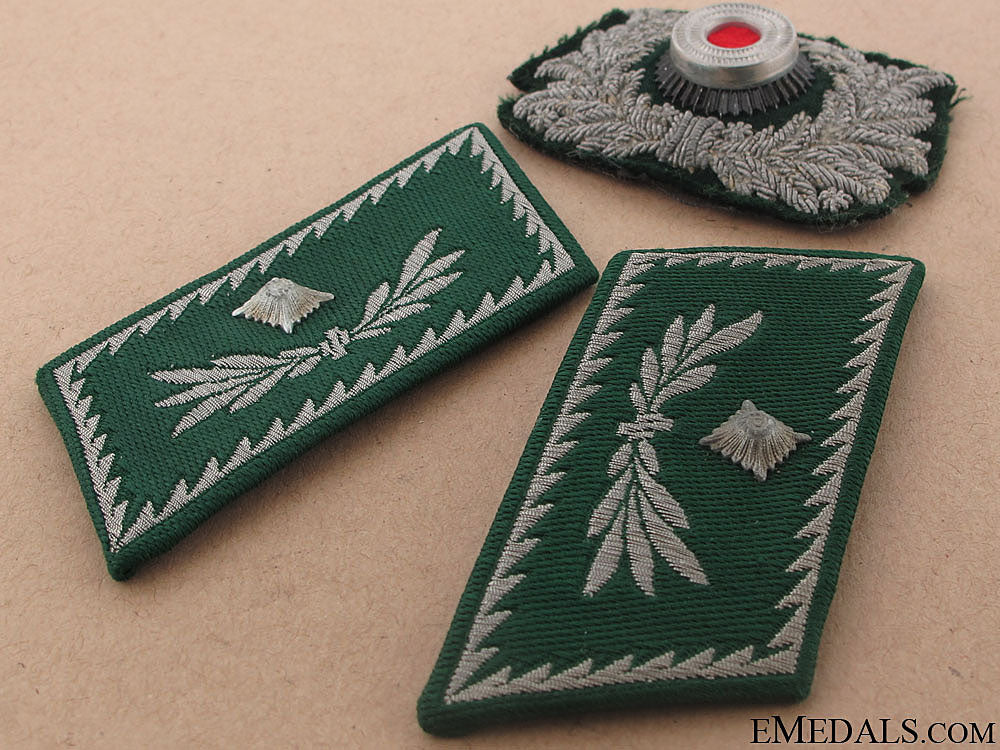 pair_of_collar_tabs,_cap_wreath-_customs_official_88.jpg509523bf7aca1