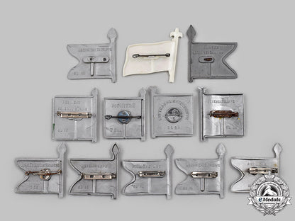 germany,_third_reich._a_lot_of_winterhilfswerk_wehrmacht_standard_donation_badges_88_m21_mnc7840_1