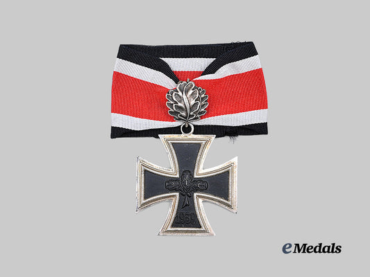 germany,_federal_republic._a_knight’s_cross_of_the_iron_cross_with_oak_leaves,1957_version_by_rudolf_souval,_c.1970_e_medals__g62640_2