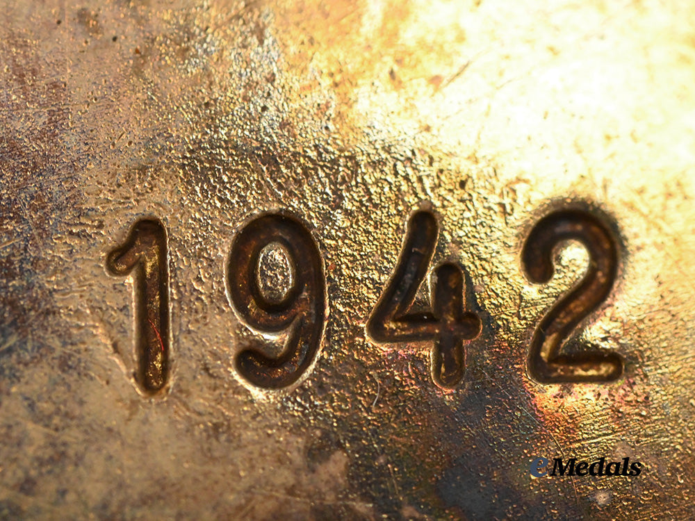 hungary,_kingdom._an_order_of_the_holy_crown,_officer_with_swords_and_war_decoration,_c.1943_e_medals__e_u24368_6