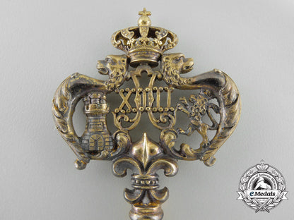 a_king_alfonso_xiii_court/_privy_chamber_key,_cased_8_1