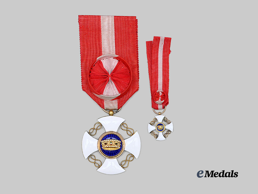 italy,_kingdom._an_order_of_the_crown_of_italy,_officer’s_cross,_in_gold_e_medals__m0625-105_7