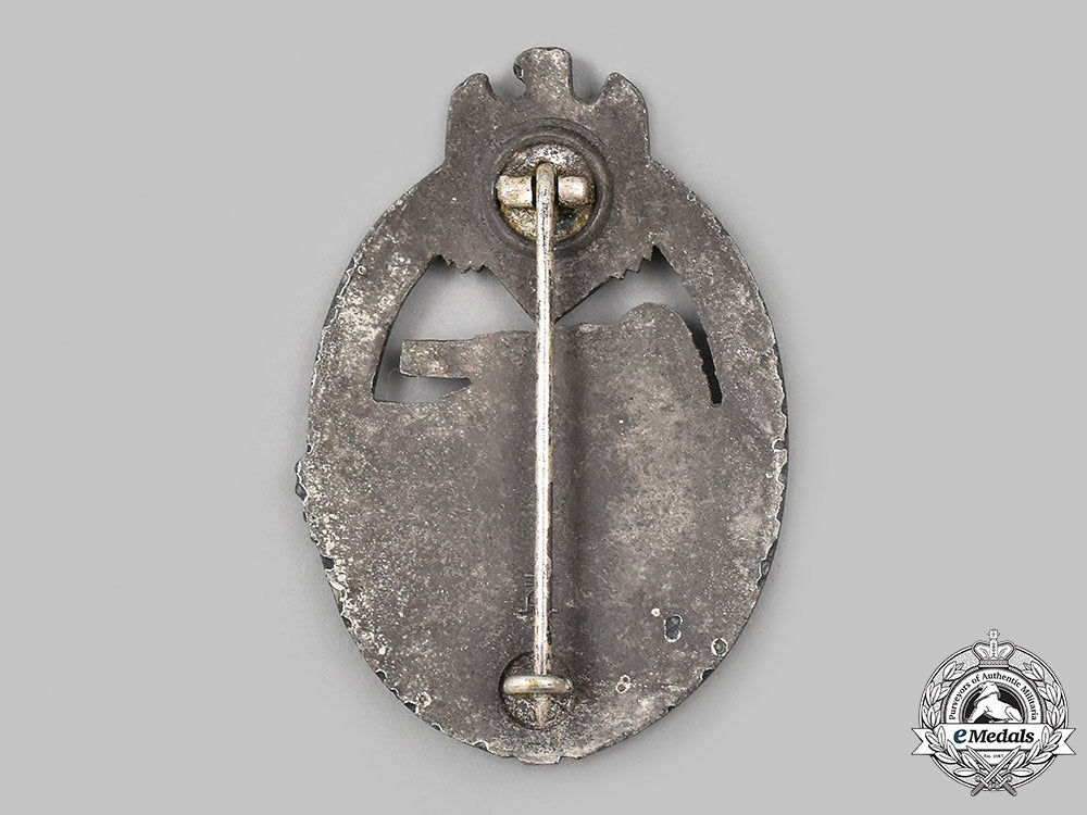 germany,_wehrmacht._a_panzer_assault_badge,_silver_grade,_by_hermann_aurich_94_m21_mnc8507