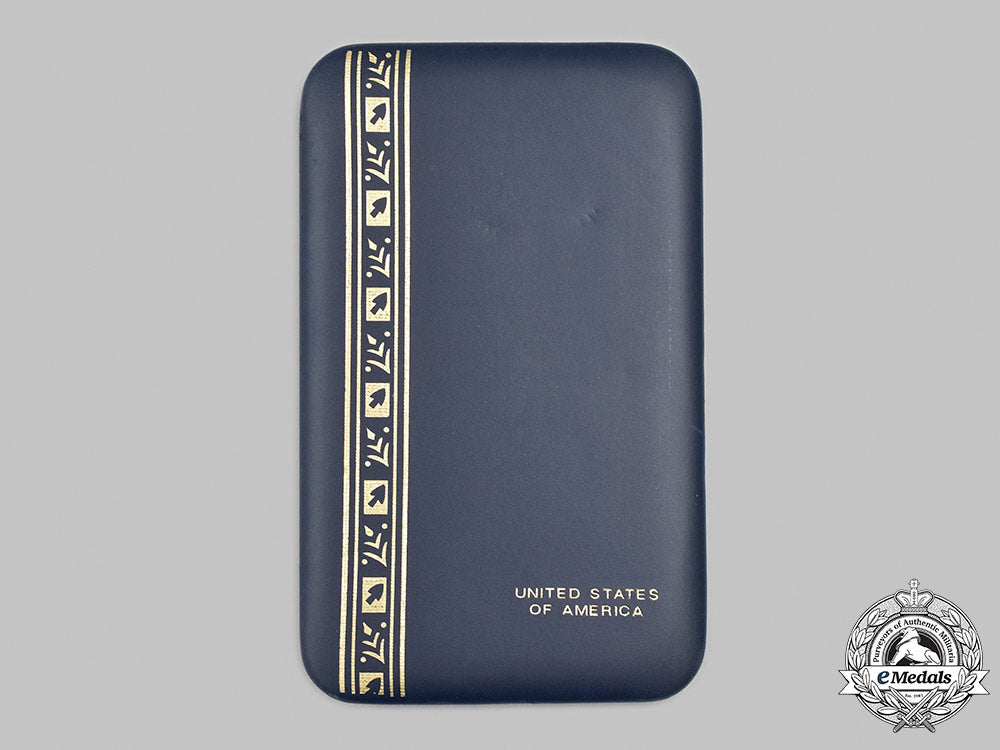 united_states._a_legion_of_merit,_chief_commander_with_case_97_m21_mnc5498_1