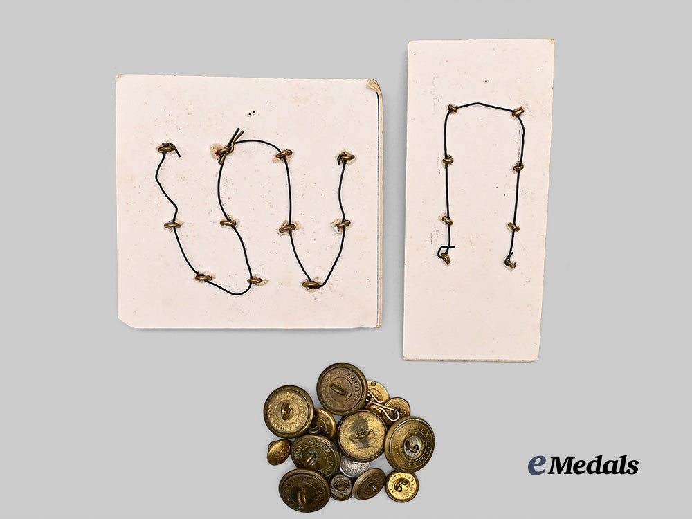 united_kingdom._a_lot_of_british_buttons_e_medals__g_b8331_3