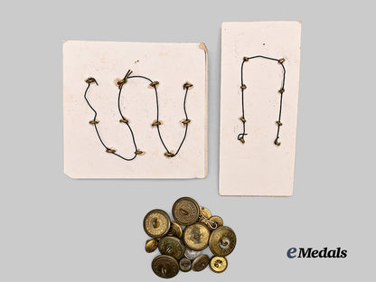 united_kingdom._a_lot_of_british_buttons_e_medals__g_b8331_3