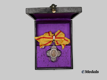 japan,_empire._an_order_of_the_sacred_crown,_v_i_i_i_class_in_case_e_medals__w8475_3