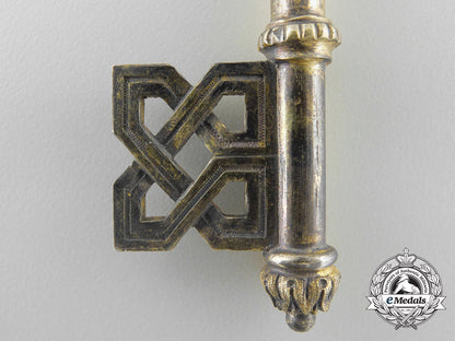 a_king_alfonso_xiii_court/_privy_chamber_key,_cased_9_1