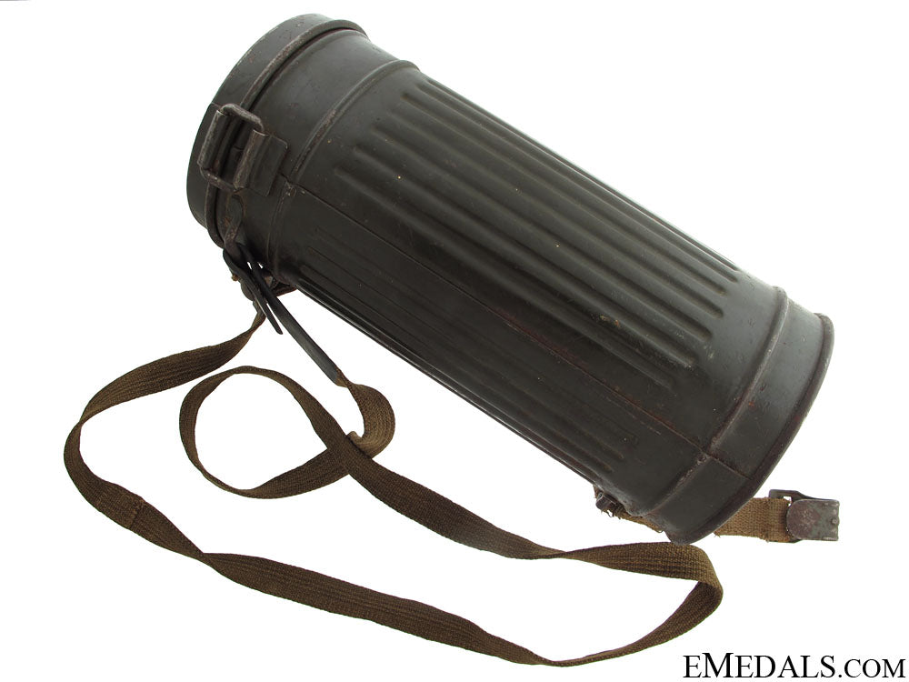 wwii_german_m30_gas_mask_9.jpg5150769bc7358