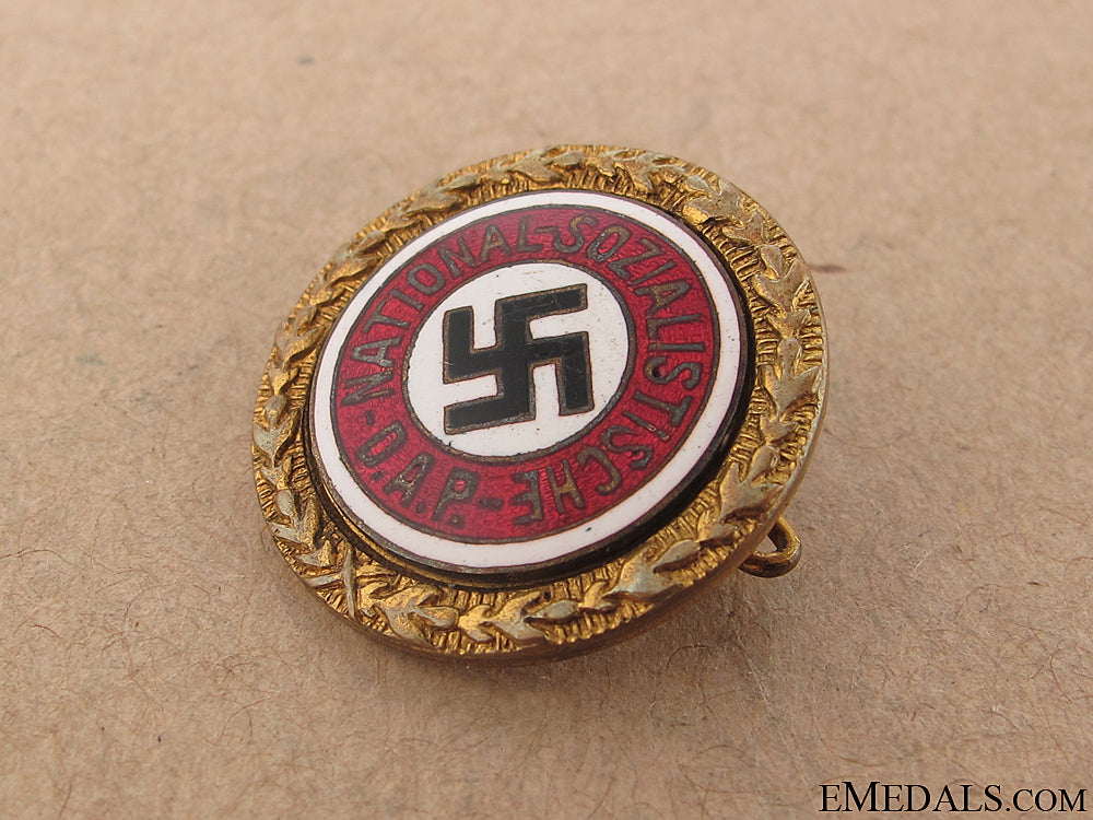 nsdap_golden_party_badge-_j._fuess_9.jpg50b37988d1c44