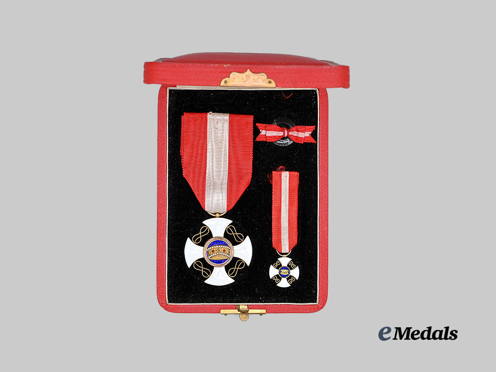 italy,_kingdom._an_order_of_the_crown_of_italy,_knight_cross,_in_gold,_by_cravanzola_e_medals__m0625-99_3
