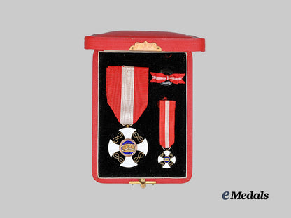 italy,_kingdom._an_order_of_the_crown_of_italy,_knight_cross,_in_gold,_by_cravanzola_e_medals__m0625-99_3