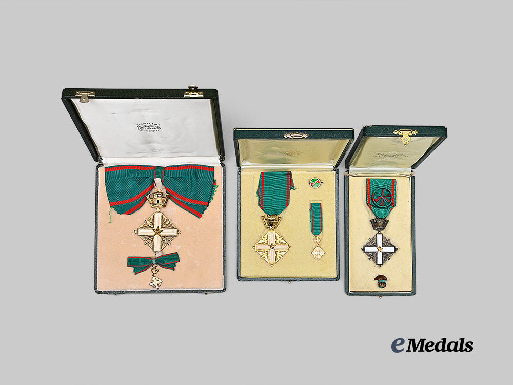 italy,_republic._three_orders_of_merit_of_the_italian_republic,_dame,_officer_and_knight_e_medals__m0625-127_3