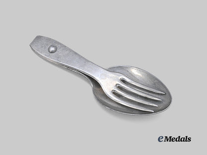 germany,_wehrmacht._a_field_spork,_mid-_war_example,_by_e_s_m_e_medals__g62662_2