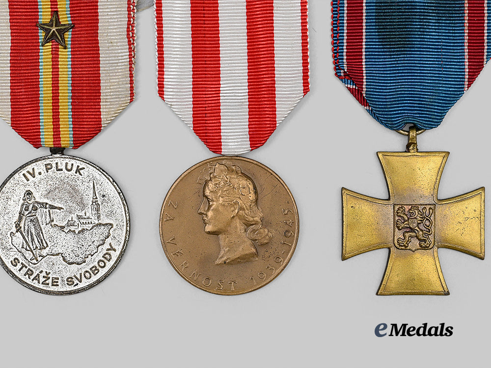 czechoslovakia,_i_republic._a_lot_of_five_decorations_e_medals__m0625-109_3