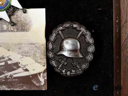 germany,_imperial._a_unique_manfred_von_richthofen_award_display,_with_authentic_and_exhibition_decorations__a_i1_0148