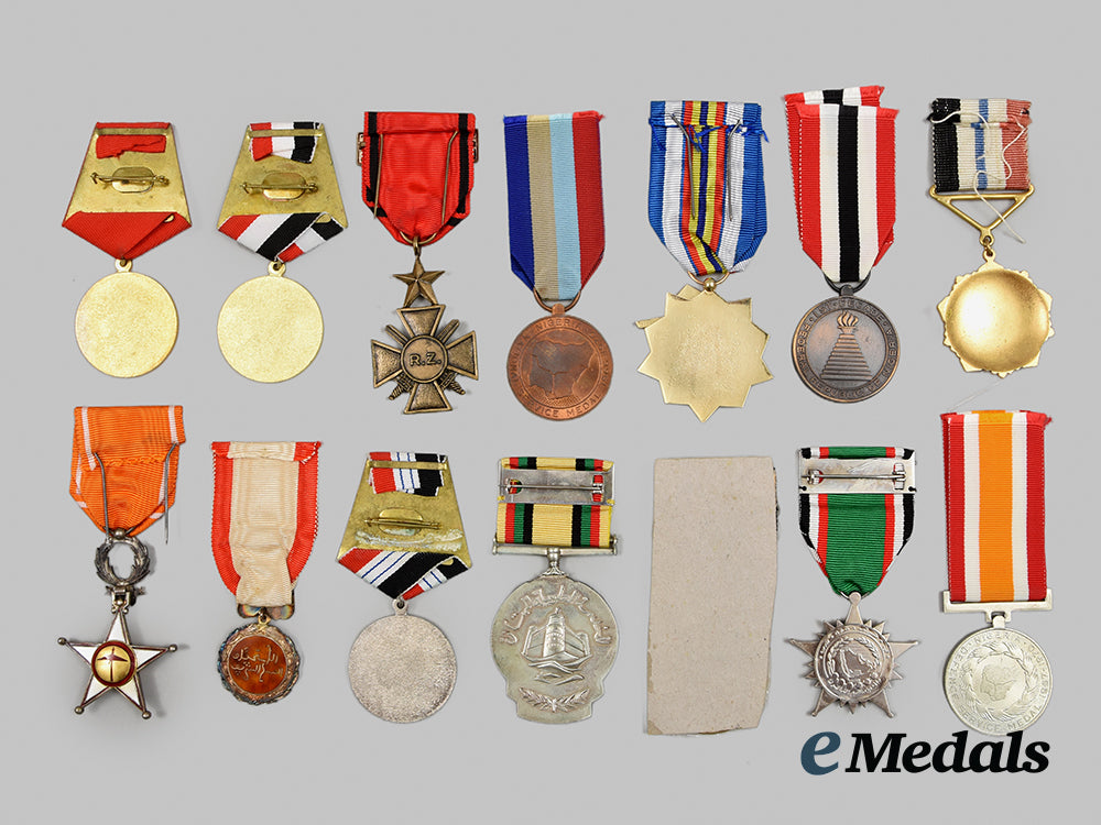international._a_lot_of_medals,_orders_and_decorations__a_i1_0325
