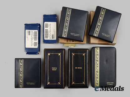 united_states._a_lot_of_medals&_decorations__a_i1_0330